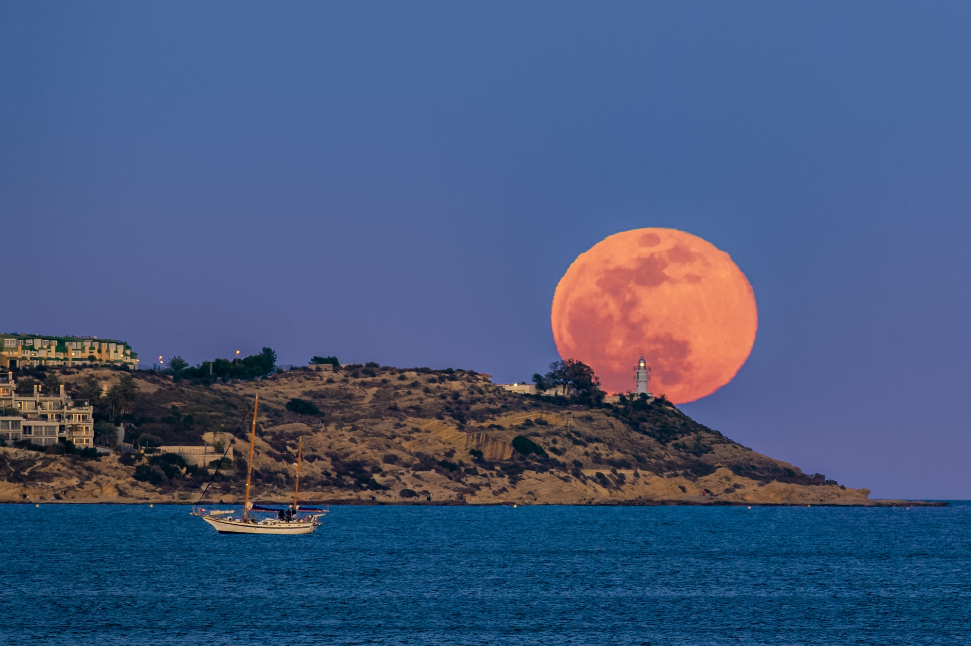 1717324586_Luna y Faro Cabo de las Huertas