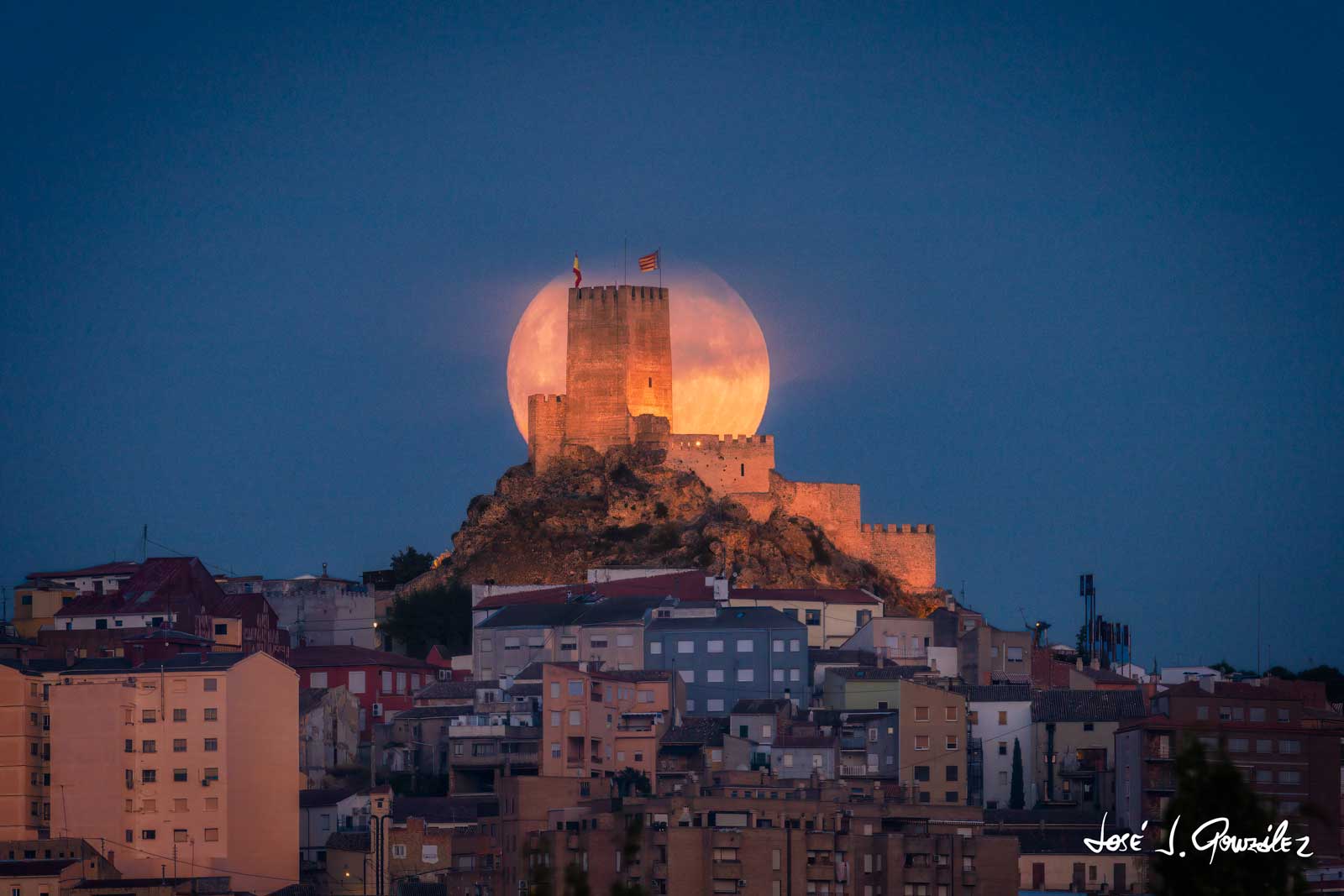 1754748664_080825luna-bañeres-227
